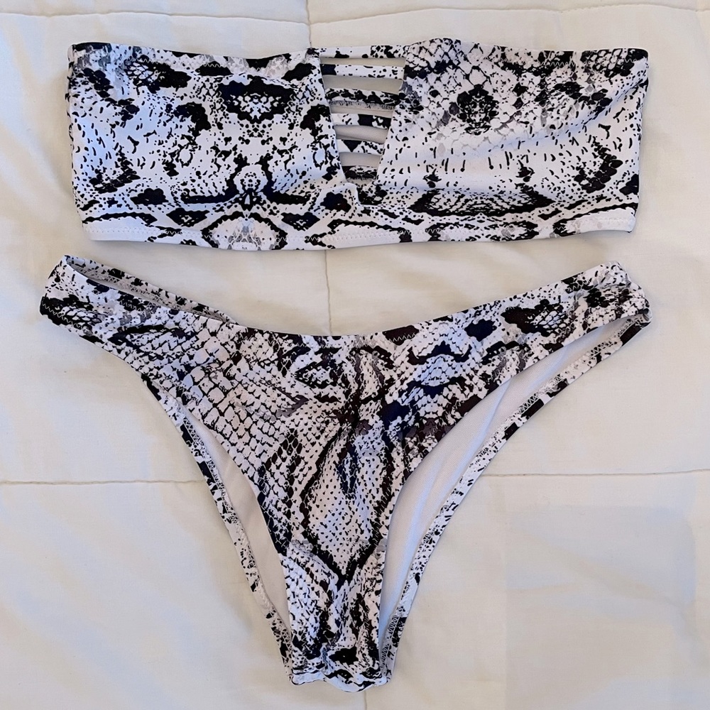 SNAKE PRINT BANDEAU BIKINI SET